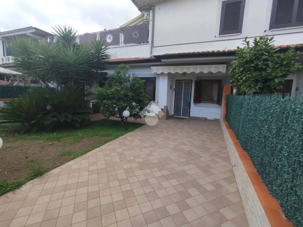 appartamento in vendita a Terracina in zona Hermada