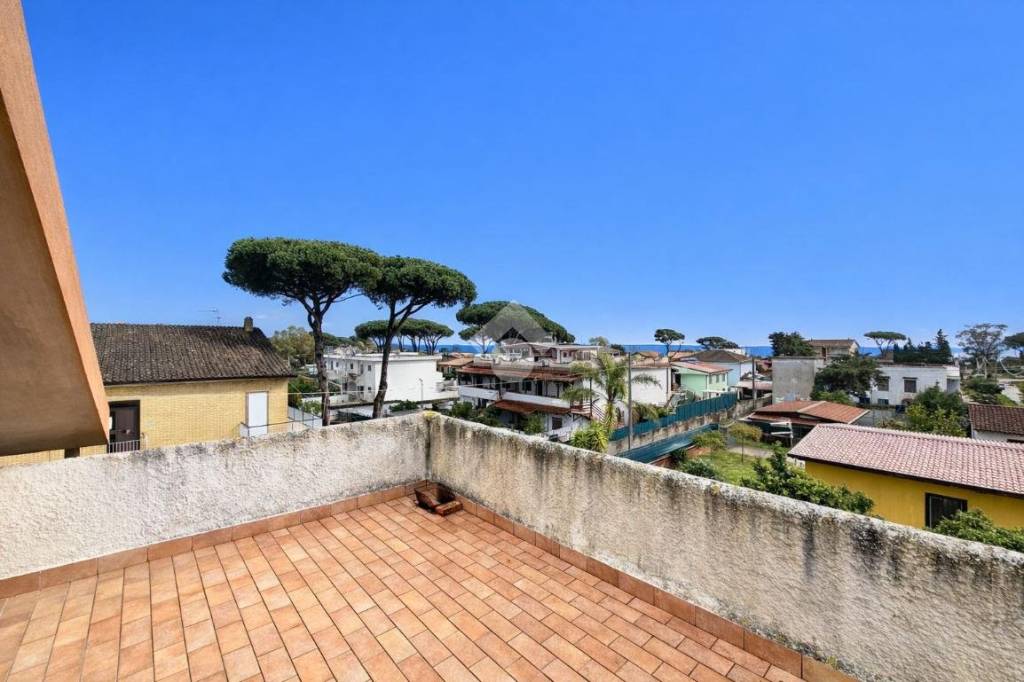 casa indipendente in vendita a Terracina