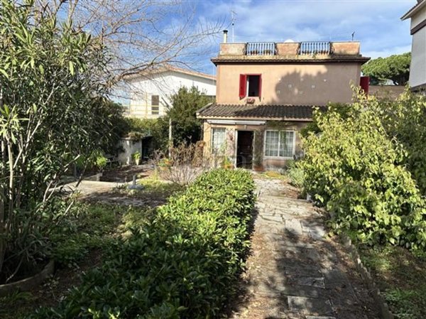 casa indipendente in vendita a Terracina