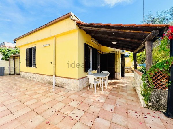 casa indipendente in vendita a Terracina