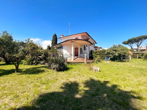 casa indipendente in vendita a Terracina