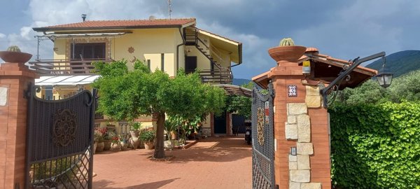 casa indipendente in vendita a Terracina