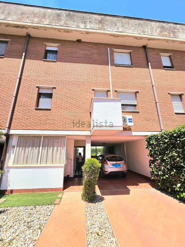 casa indipendente in vendita a Terracina in zona Hermada