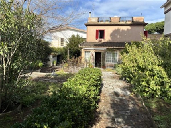 casa indipendente in vendita a Terracina