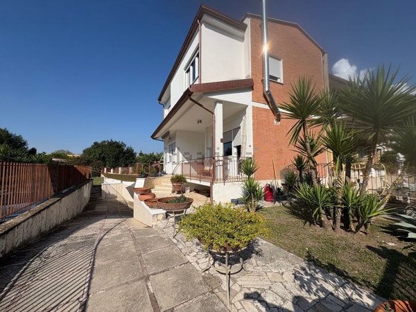 casa indipendente in vendita a Terracina