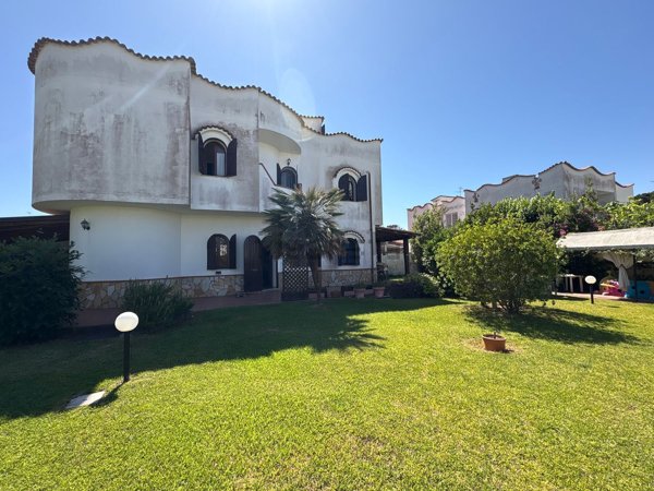 casa indipendente in vendita a Terracina