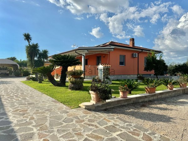 casa indipendente in vendita a Terracina