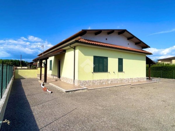 casa indipendente in vendita a Terracina in zona Hermada