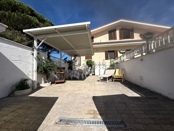 casa indipendente in vendita a Terracina