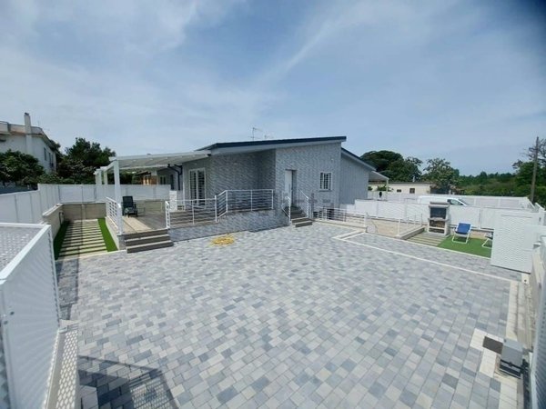 casa indipendente in vendita a Terracina