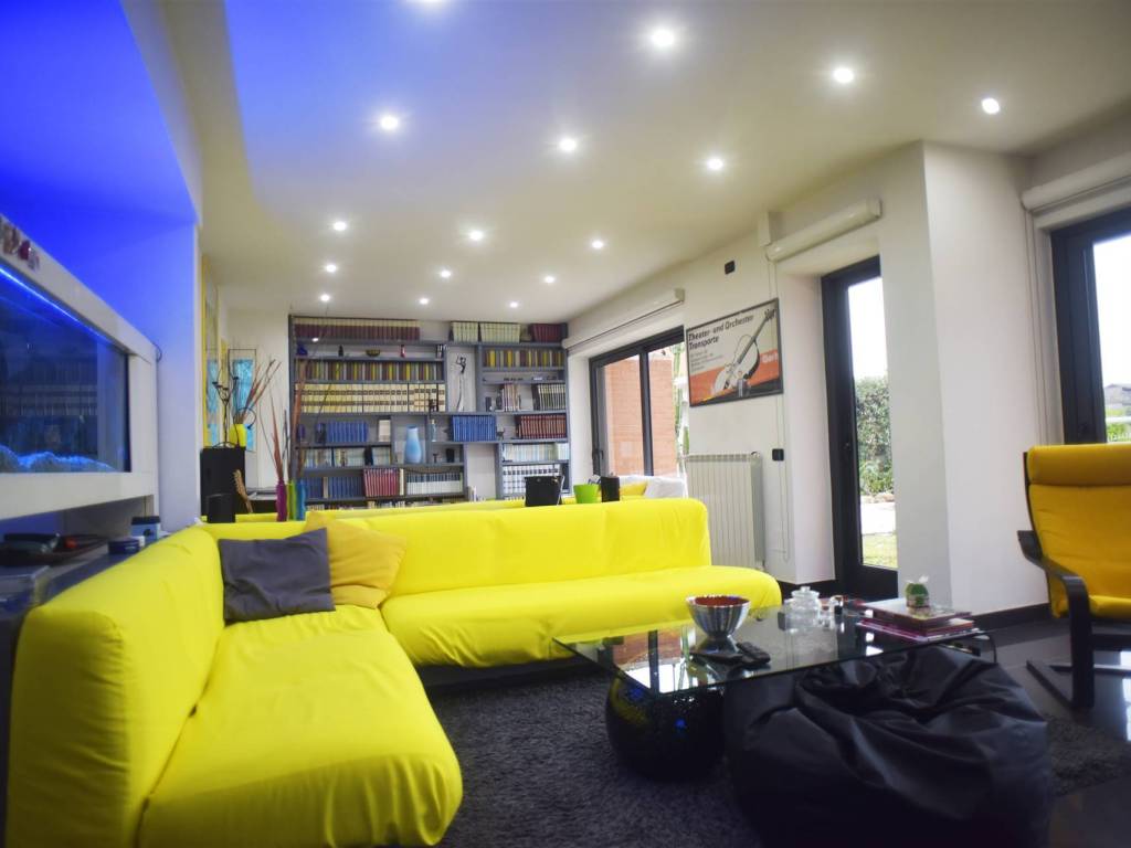 casa indipendente in vendita a Terracina