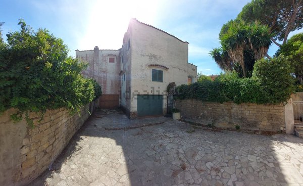 casa indipendente in vendita a Terracina