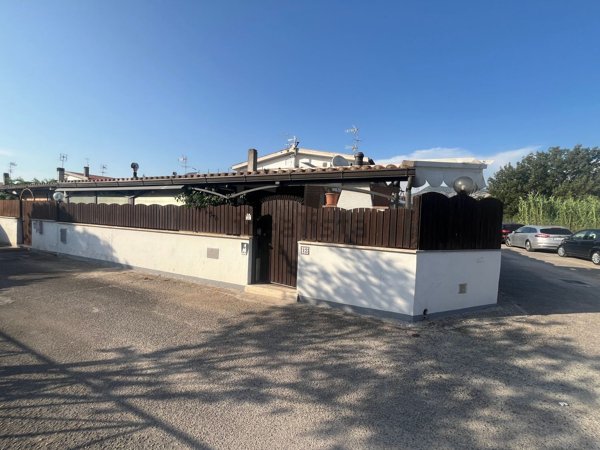 casa indipendente in vendita a Terracina in zona Hermada