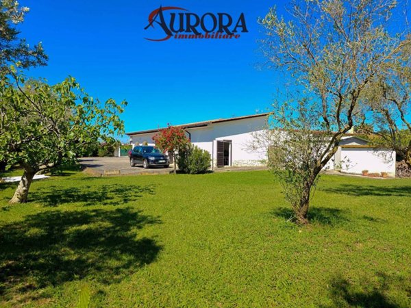 casa indipendente in vendita a Terracina in zona Hermada