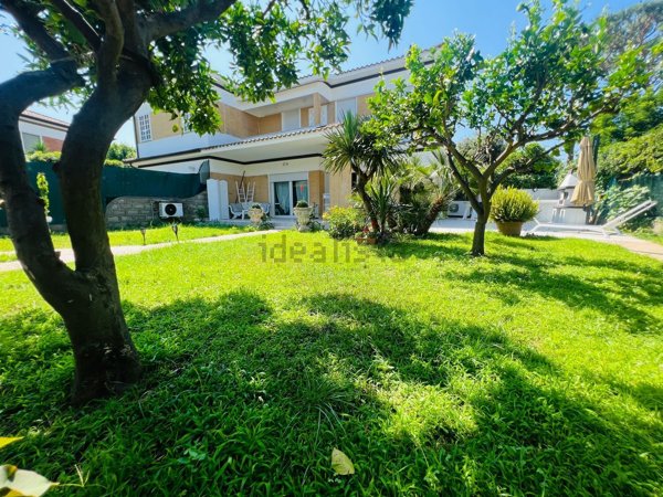 casa indipendente in vendita a Terracina