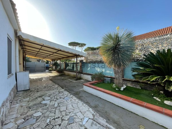 casa indipendente in vendita a Terracina