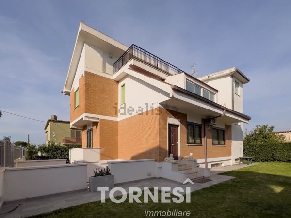 casa indipendente in vendita a Terracina