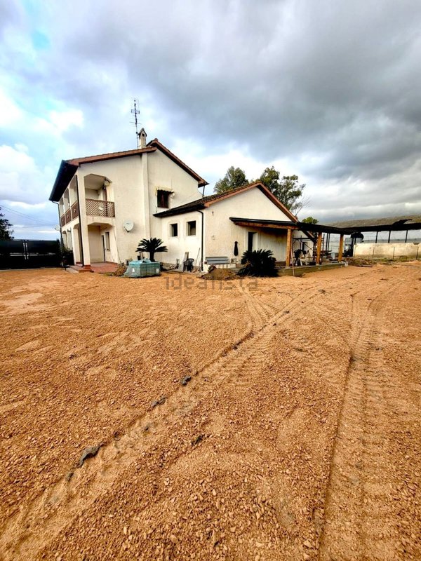 casa indipendente in vendita a Terracina in zona Hermada