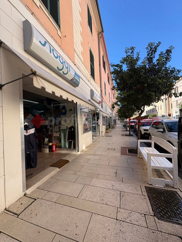 negozio in vendita a Terracina