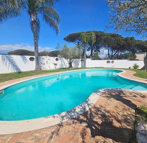 casa indipendente in vendita a Terracina