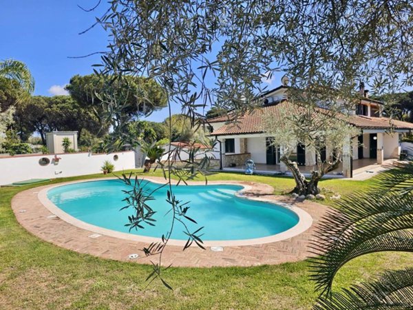 casa indipendente in vendita a Terracina in zona Hermada