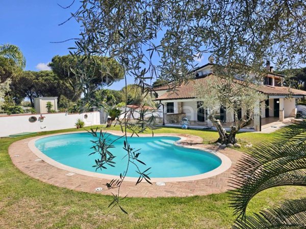 casa indipendente in vendita a Terracina in zona Hermada