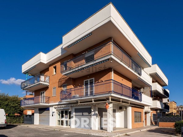 locale commerciale in vendita a Terracina