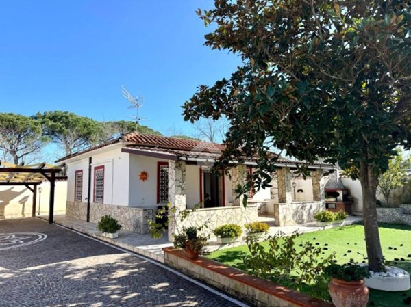 casa indipendente in vendita a Terracina