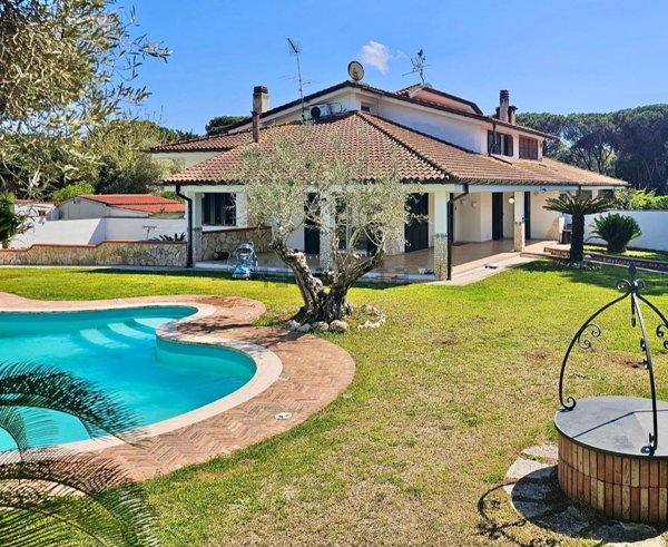 casa indipendente in vendita a Terracina