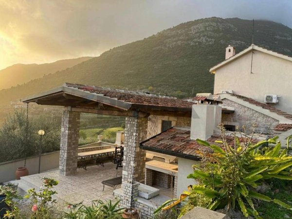 casa indipendente in vendita a Terracina in zona Campolungo