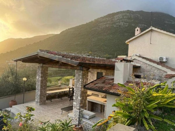casa indipendente in vendita a Terracina in zona Campolungo
