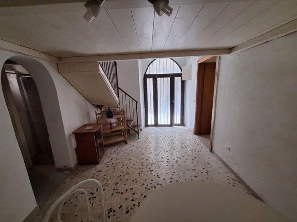 locale commerciale in vendita a Terracina