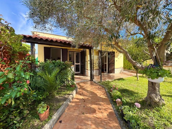 casa indipendente in vendita a Terracina