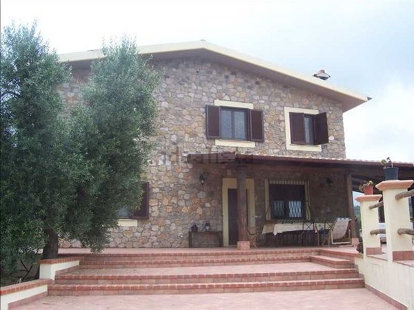 casa indipendente in vendita a Terracina
