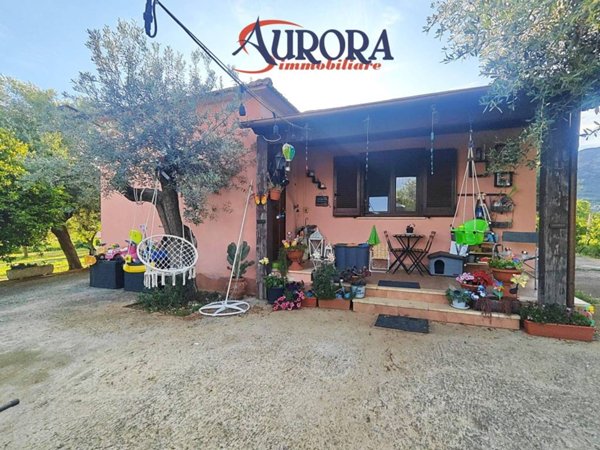 casa indipendente in vendita a Terracina in zona Casaletti