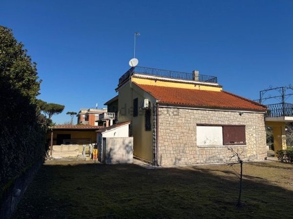casa indipendente in vendita a Terracina