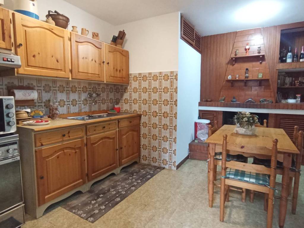 casa indipendente in vendita a Terracina in zona Hermada