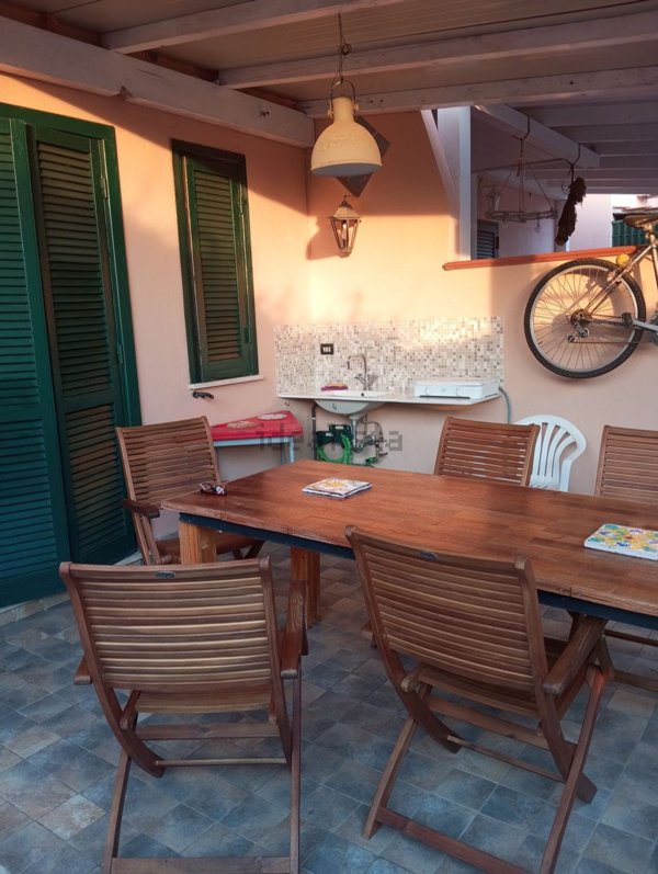 casa indipendente in vendita a Terracina in zona Hermada