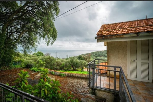 casa indipendente in vendita a Terracina