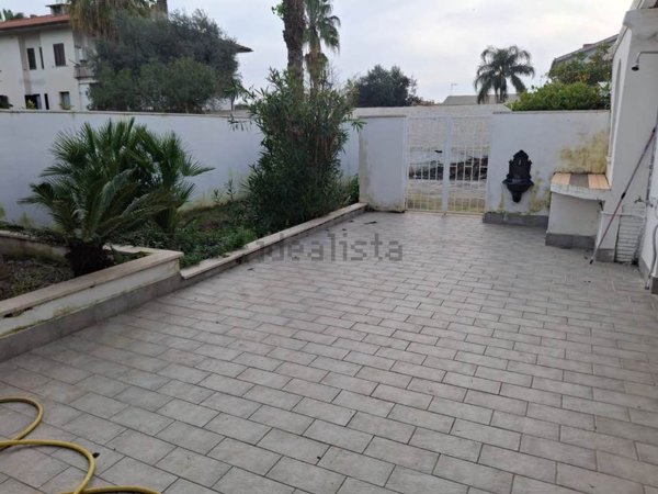 casa indipendente in vendita a Terracina