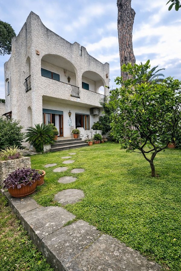 casa indipendente in vendita a Terracina