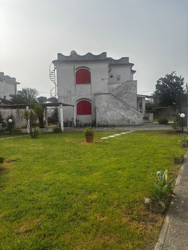casa indipendente in vendita a Terracina