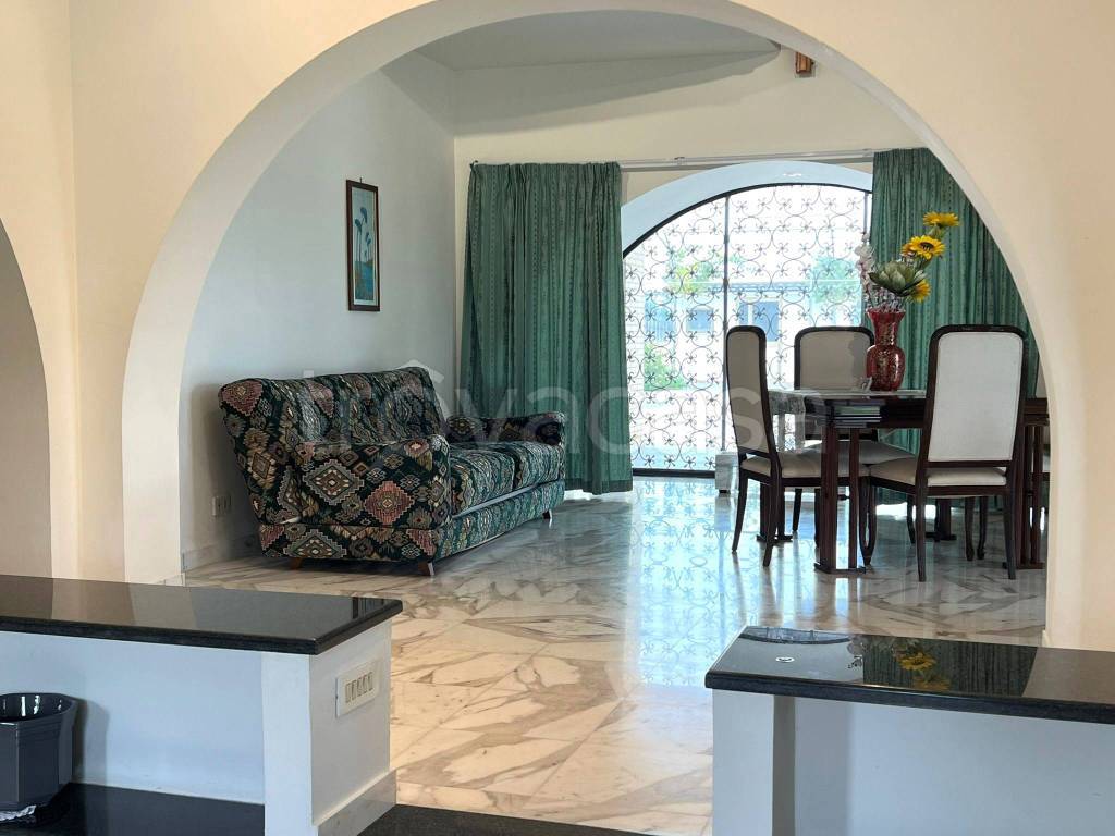 casa indipendente in vendita a Terracina in zona Hermada