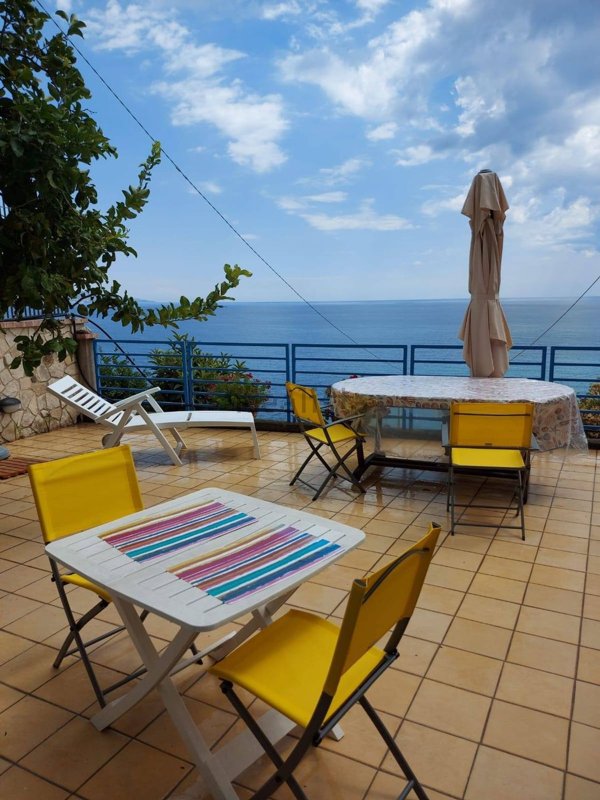 casa indipendente in vendita a Terracina