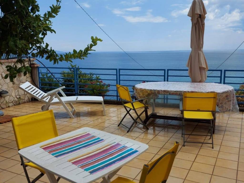 casa indipendente in vendita a Terracina