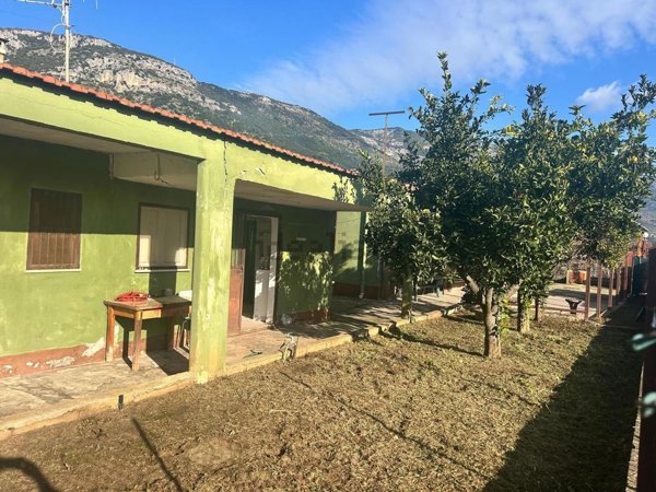 casa indipendente in vendita a Terracina