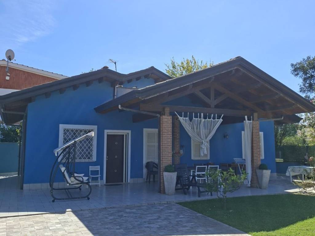 casa indipendente in vendita a Terracina