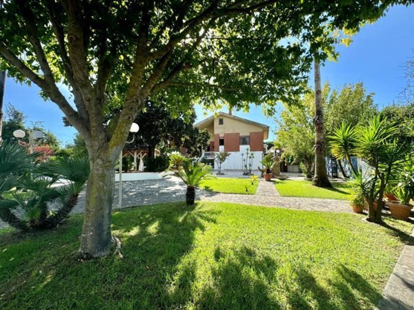 casa indipendente in vendita a Terracina in zona Hermada