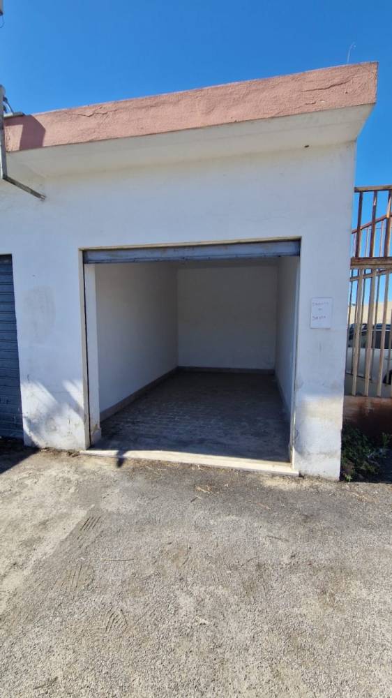locale di sgombero in vendita a Terracina