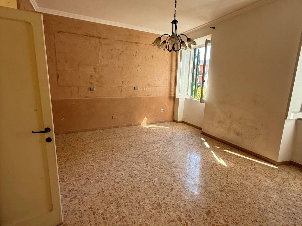 intera palazzina in vendita a Terracina